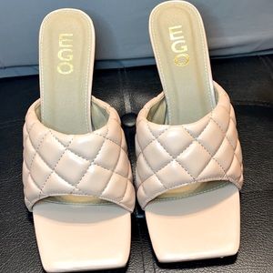 *NEW never worn EGO Quilted Square mules! Size 9!